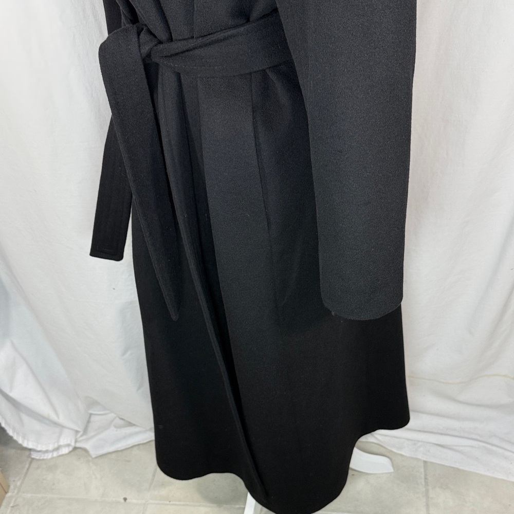 Elegant Women’s Cashmere Wrap Coat - Picture 2 of 11